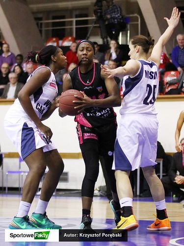 Zdaniem szkoleniowców drużyn TBLK najbardziej na tytuł MVP sezonu regularnego zasłużyła Amisha Carter (w środku) z Artego Bydgoszcz