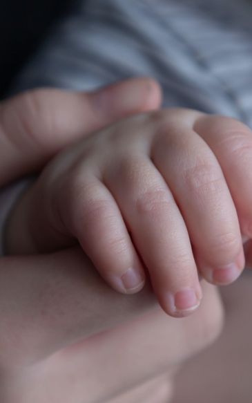 Bestialscy rodzice z Torunia. W akcie oskarżenia jest bicie, oblanie wrzątkiem i dziecięca pornografia 