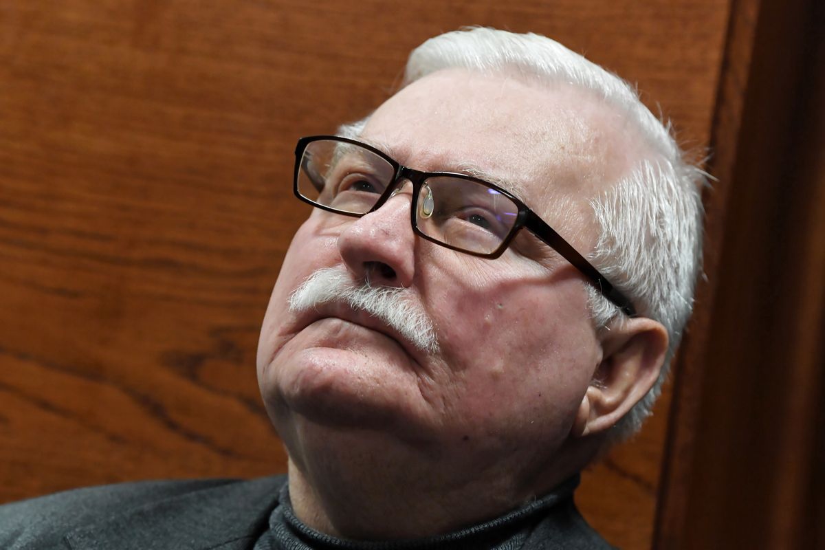 Lech Wałęsa był w niedzielę w kościele. "Nie zwracam uwagi na koronawirusa"