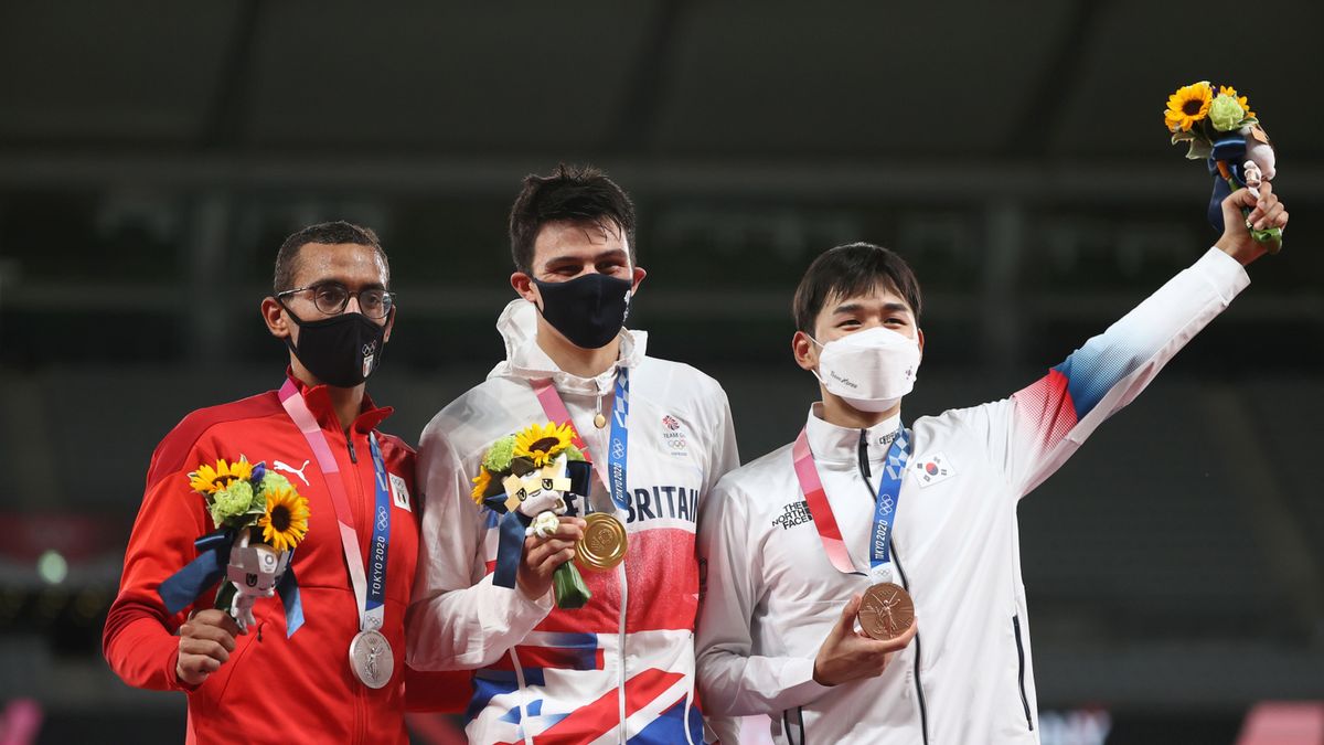 PAP/EPA / Wu Hong / Na zdjęciu: od lewej Ahmed Elgendy, Joseph Choong oraz Woongtae Jun