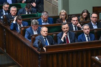 Nagrody w rządzie Tuska. Miliony dla urzędników