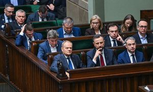 Nagrody w rządzie Tuska. Miliony dla urzędników