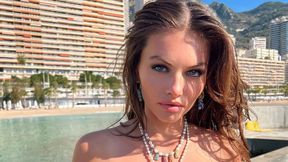 Zjawiskowa uroda córki byłego reprezentanta Francji. Uznawano ją za "najpiękniejszą dziewczynkę świata"