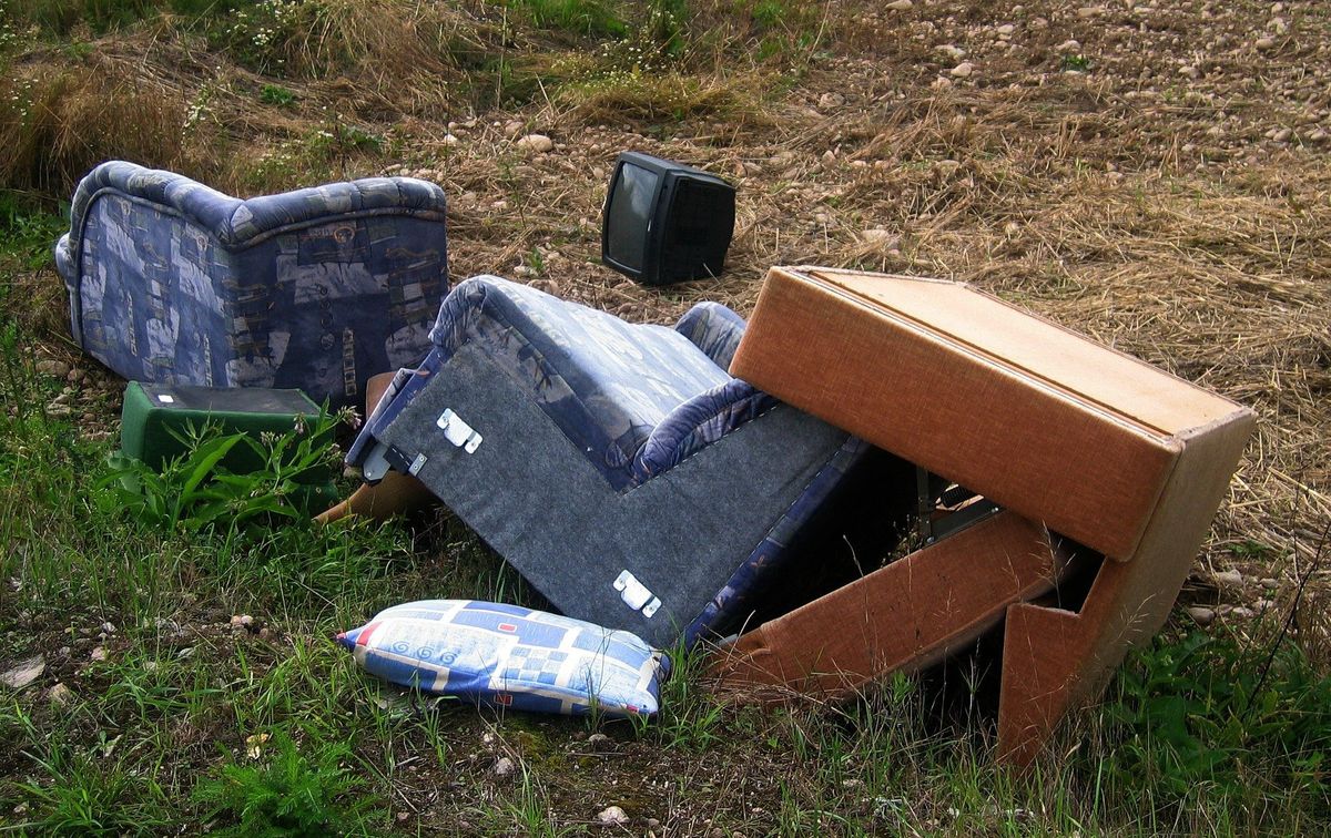 Katowice chcą nauczyć mieszkańców w jaki sposób wyrzucać odpady wielkogabarytowe.