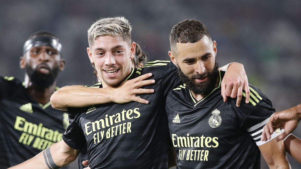 Federico Valverde (z lewej) i Karim Benzema