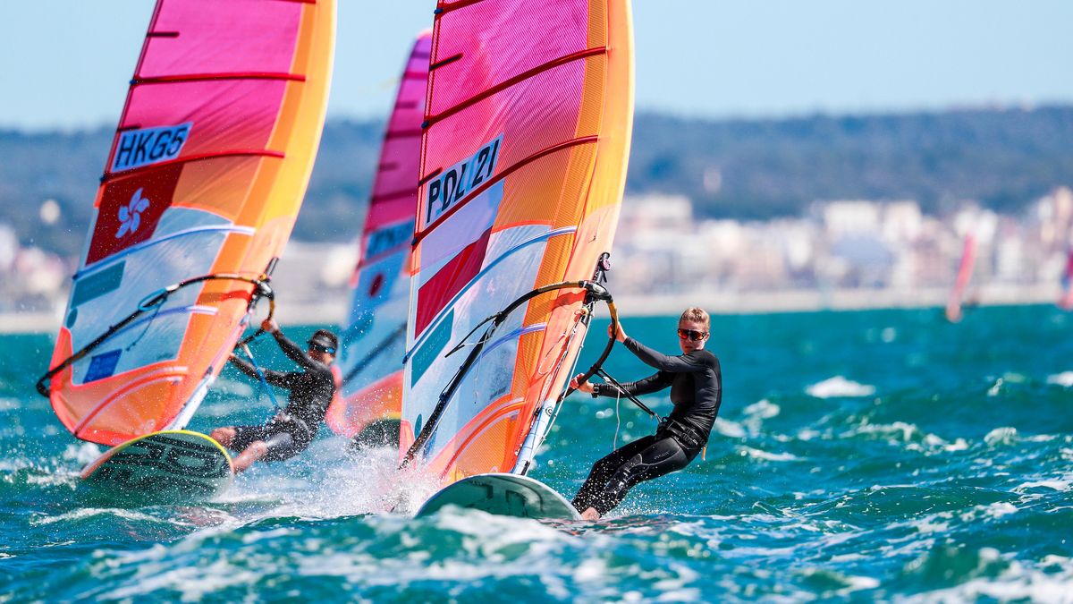 Małgorzata Białecka na desce windsurfingowej olimpijskiej klasy RS:X