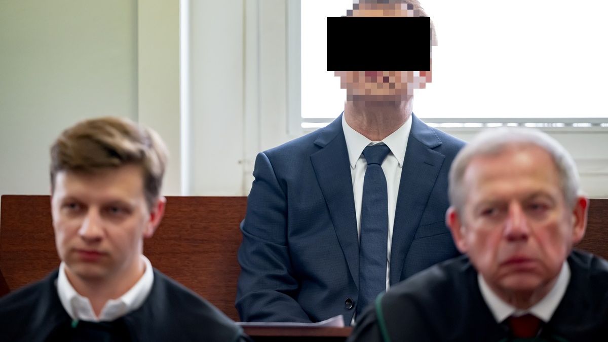 Ginekolog Dariusz S. na ławie oskarżonych.