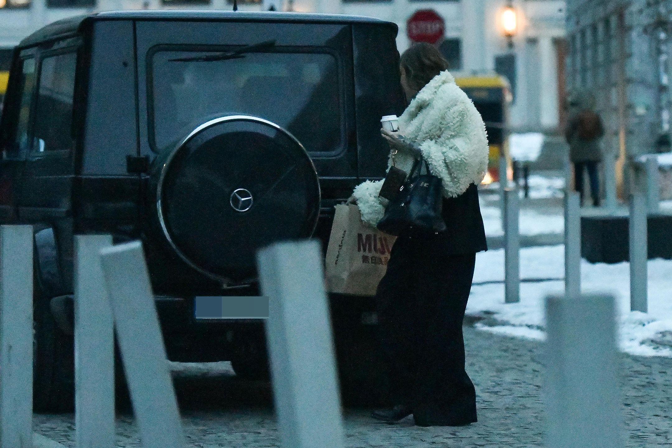 Maja Sablewska zaparkowała mercedesa na zakazie