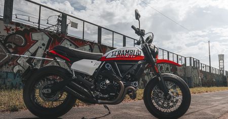 Ducati pokazało dwa nowe Scramblery. 1100 Tribute Pro i Urban Motard wzbogacają wybór