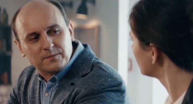 Adam Woronowicz po francusku reklamuje pożyczkę w ING Banku Śląskim (wideo)