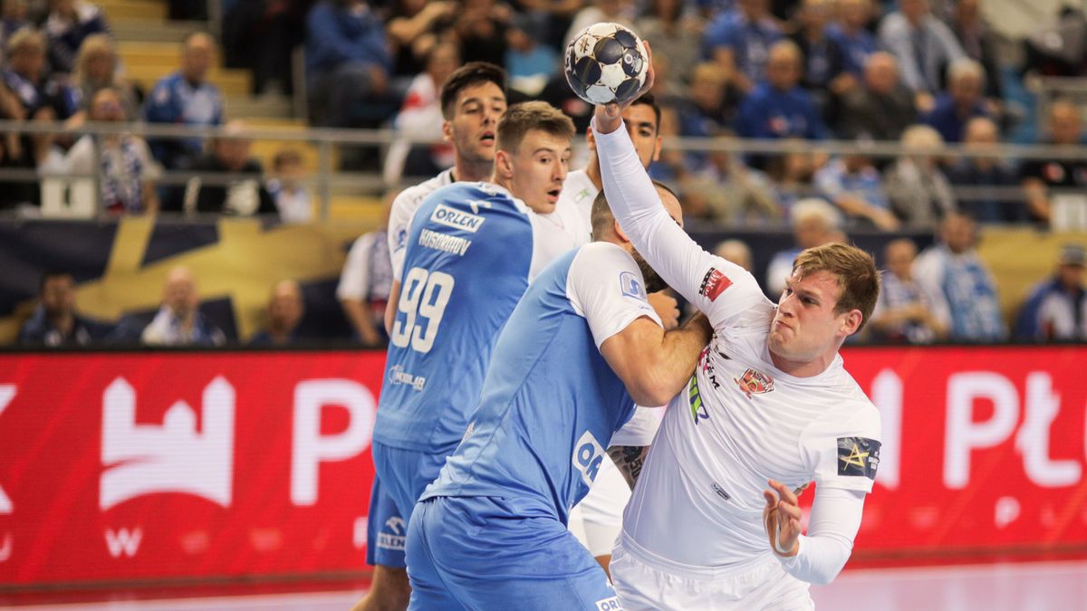 Na zdjęciu od lewej: Leon Susnja i Dragan Pechmalbec podczas meczu Orlen Wisła Płock - Telekom Veszprem