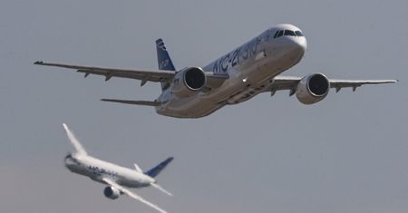 Irkut MC-21 miał rzucić rękawicę Boeingowi i Airbusowi. Teraz Rosjanie mają poważny problem