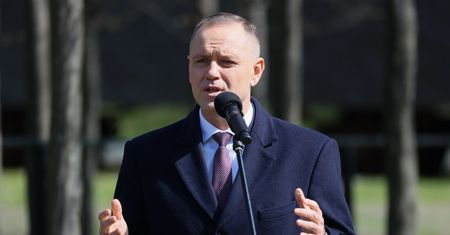 KPRP milczy. Prokuratura czeka na przesłuchanie Karola Nawrockiego