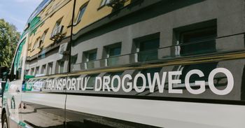 Wyrok za korupcję w Inspekcji Transportu Drogowego: Pracownik skazany za przyjęcie łapówki w Częstochowie