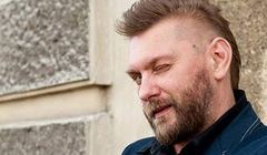 Nauczyciel udostępniający na Facebooku „Ucho Prezesa” nie stracił pracy. „Nie uchybił godności zawodu”