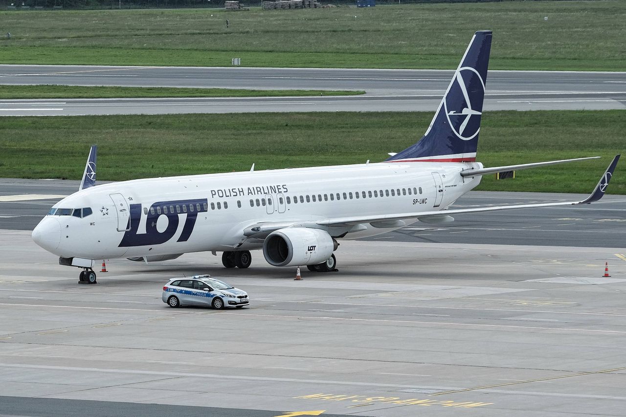 Zatrzymanie samolotu LOT w Sankt Petersburgu. Jest stanowisko ULC