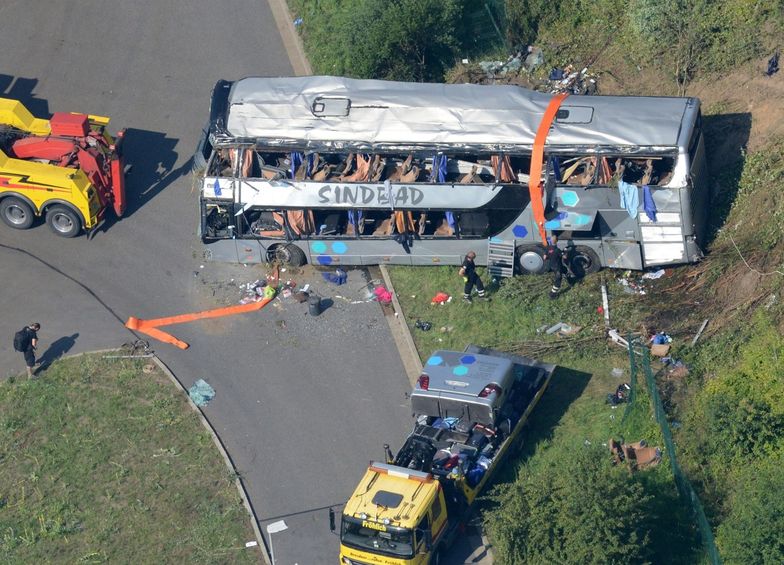 Wypadek polskiego autokaru. Inspekcja pracy wykryła nieprawidłowości