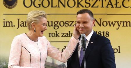 Szczęśliwi Dudowie żartują i przytulają się w Nowym Sączu. Uroczy?