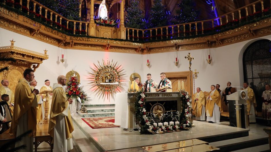 pasterka w Sanktuarium Matko Boskiej Fatimskiej na Krzept�wkachGrzegorz MomotBo�e Narodzenie, bo�onarodzeniowa, dziecko, g�rale, g�ralska, katolicy, msza, msza , pasterka, pasterska, religia, szopka, w g�rach, wiara