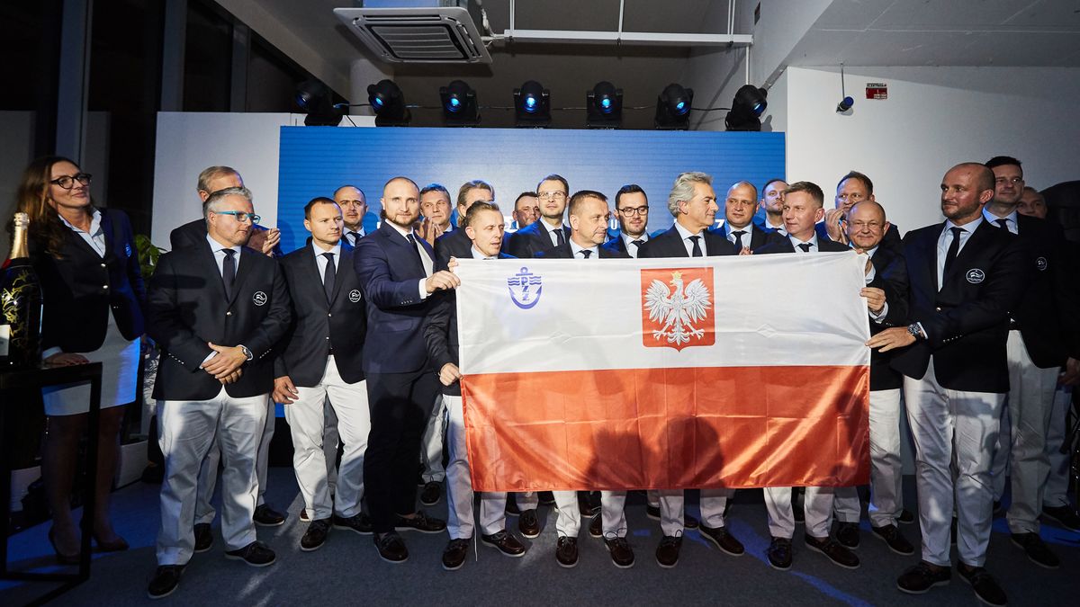 Materiały prasowe / Ocean Challenge Yacht Club / Robert Hajduk / Na zdjęciu: Prezentacja polskiej załogi przed regatami Sydney Hobart 2017