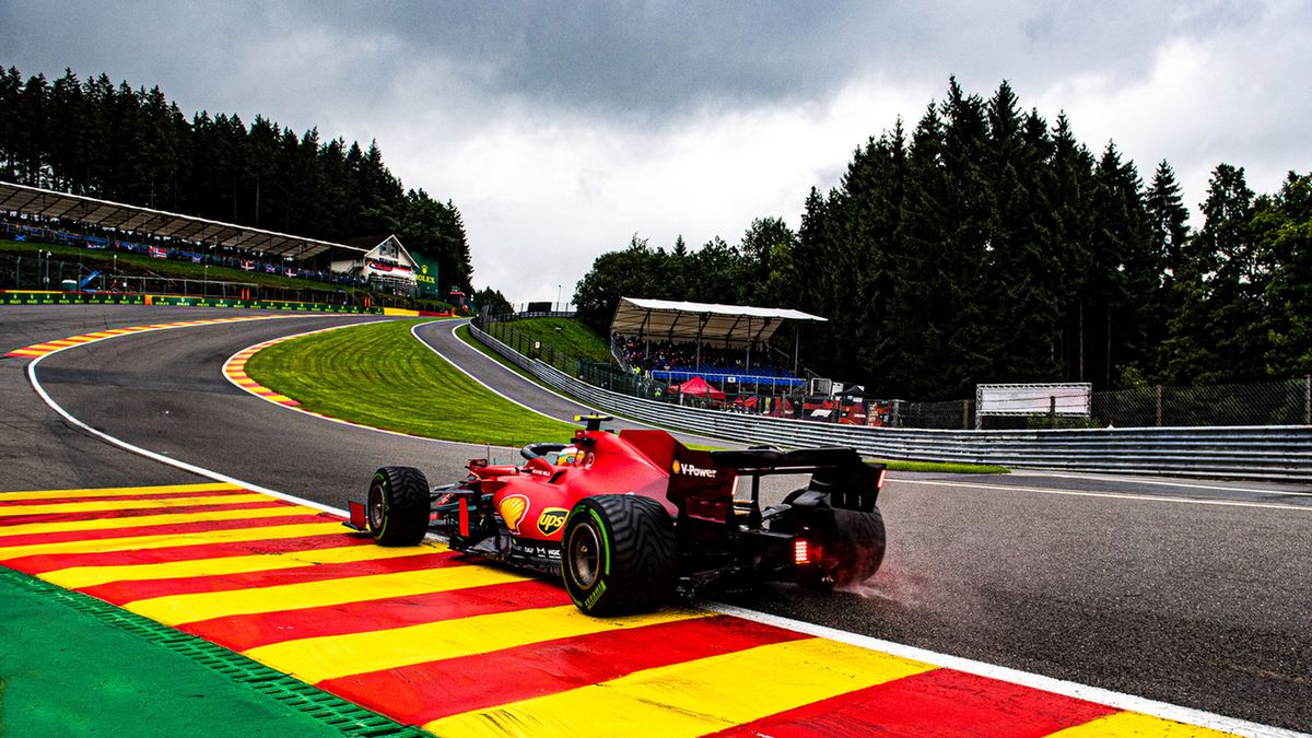 Zdjęcie okładkowe artykułu: Materiały prasowe / Ferrari / Na zdjęciu: Carlos Sainz za kierownicą Ferrari