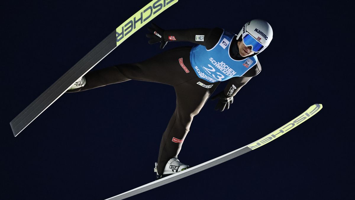 Fredrik Villumstad z logo Nammo na kasku