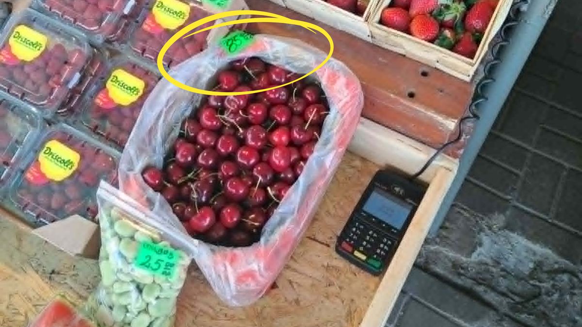Taka cena czereśni. Aż zrobił zdjęcie.