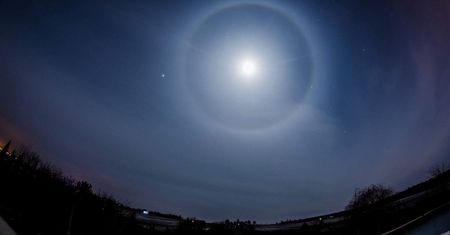 Dziwny krąg wokół słońca. "Halo" zaobserwowane nad Lubelszczyzną