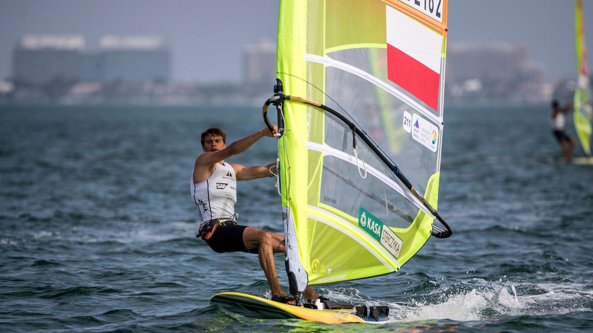 Zdjęcie okładkowe artykułu: Materiały prasowe / Richard Langdon / Sailing Energy / World Sailing / Na zdjęciu: Paweł Tarnowski w olimpijskiej klasie RS:X