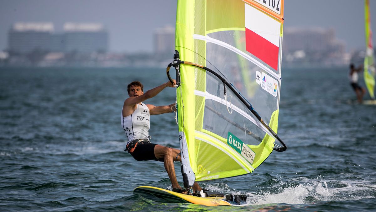 Materiały prasowe / Richard Langdon / Sailing Energy / World Sailing / Na zdjęciu: Paweł Tarnowski w olimpijskiej klasie RS:X