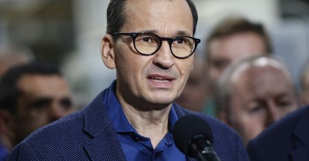 Premier Mateusz Morawiecki opublikował mema. Jest donos