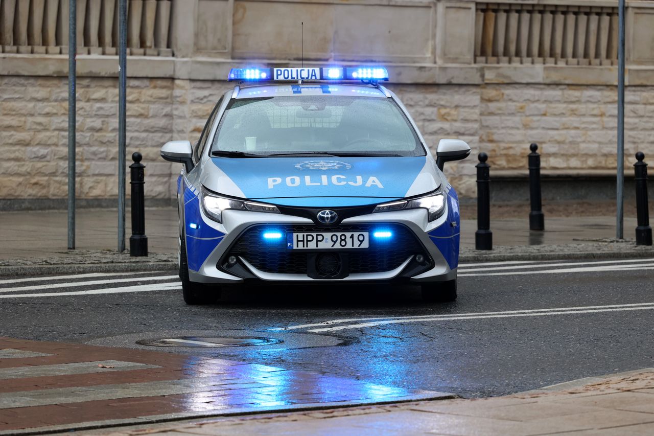 Będzie skandal. Już wiadomo, kto dachował w centrum Warszawy