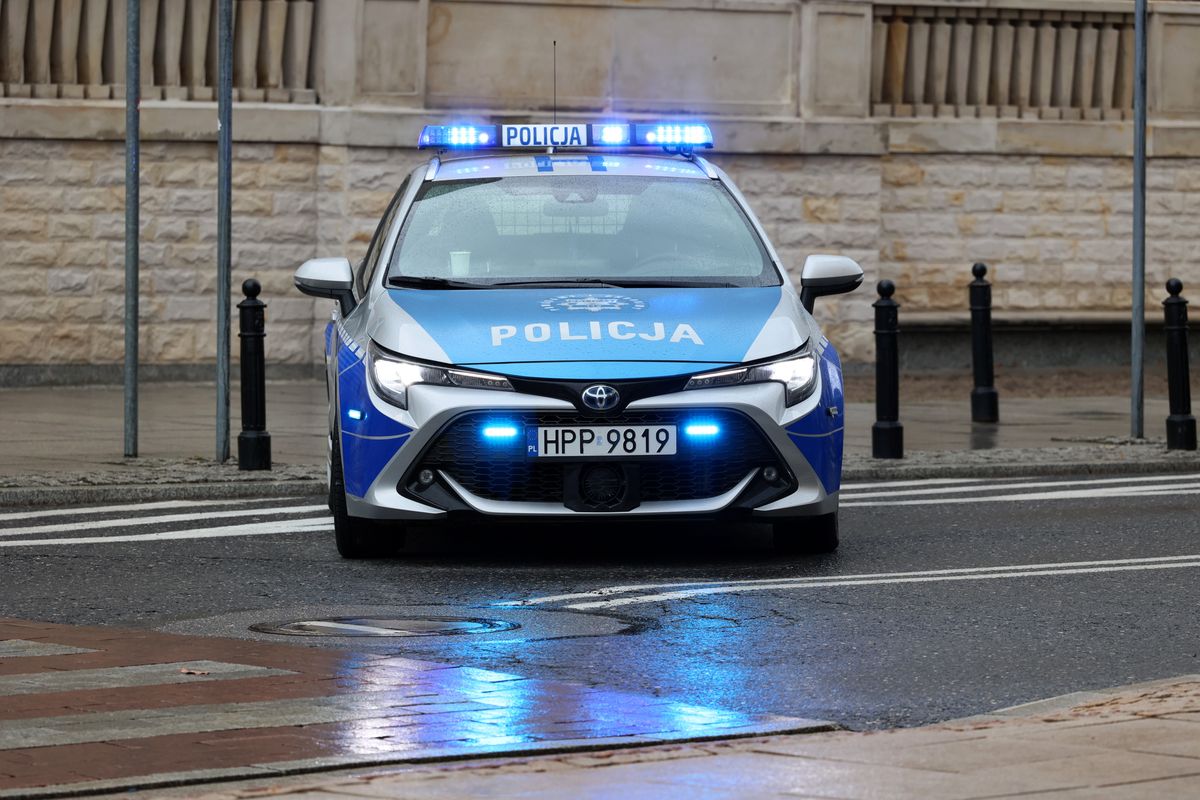 policja, pijany kierowca, policjant Będzie skandal. Już wiadomo, kto dachował w centrum Warszawy