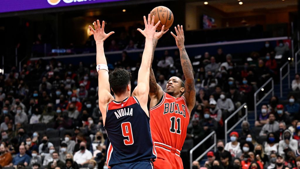 Getty Images /  G Fiume / Na zdjęciu: DeMar DeRozan (oddający rzut)