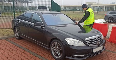 Mercedes skradziony w Hiszpanii, odnalazł się na Polskiej granicy. Samochód kierował się do Ukrainy