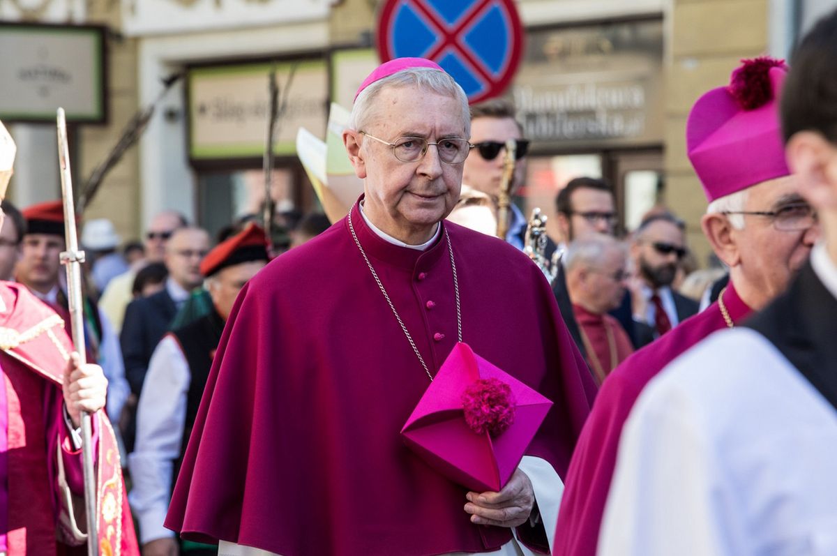 "Zabawa w chowanego". Biskup Edward Janiak tuszował pedofilię? Będzie dochodzenie