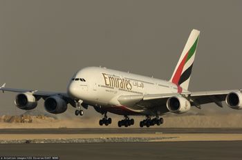 Eksplozja nad lotniskiem w Dubaju. Loty wstrzymane