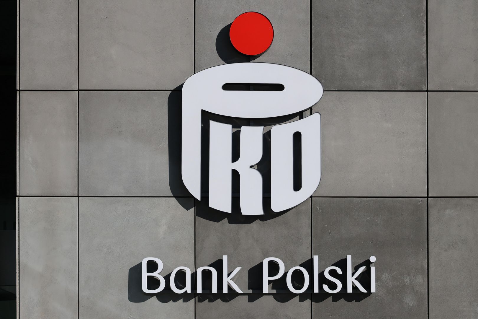 Masz taką książeczkę PKO w domu? Bank słono za nią zapłaci