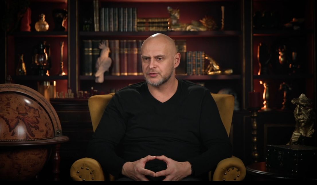 Wojtek, nowy Zdrajca w "The Traitors"