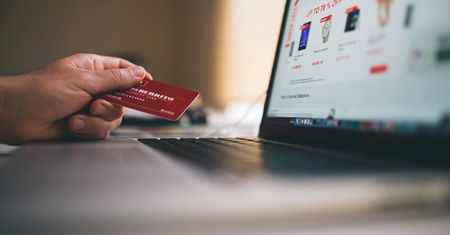 Polacy pokochali zakupy internetowe - najszybszy wzrost w Europie