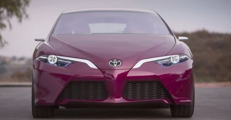 Toyota NS4 - samochód narzędziem komunikacji społecznej? [NAIAS 2012]