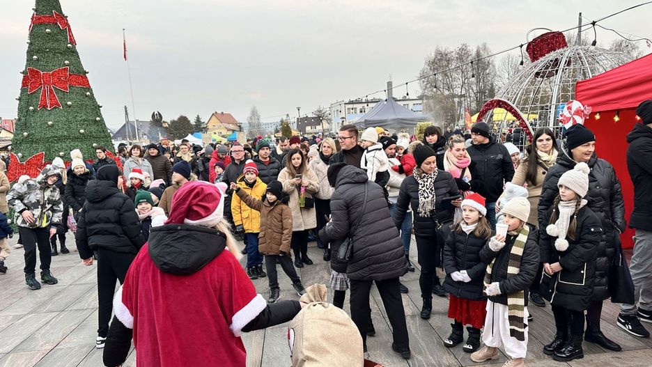 IV Jarmark Bożonarodzeniowy w Miedzianej Górze przyciągnął wielu mieszkańców. Zobacz kolejne zdjęcia.