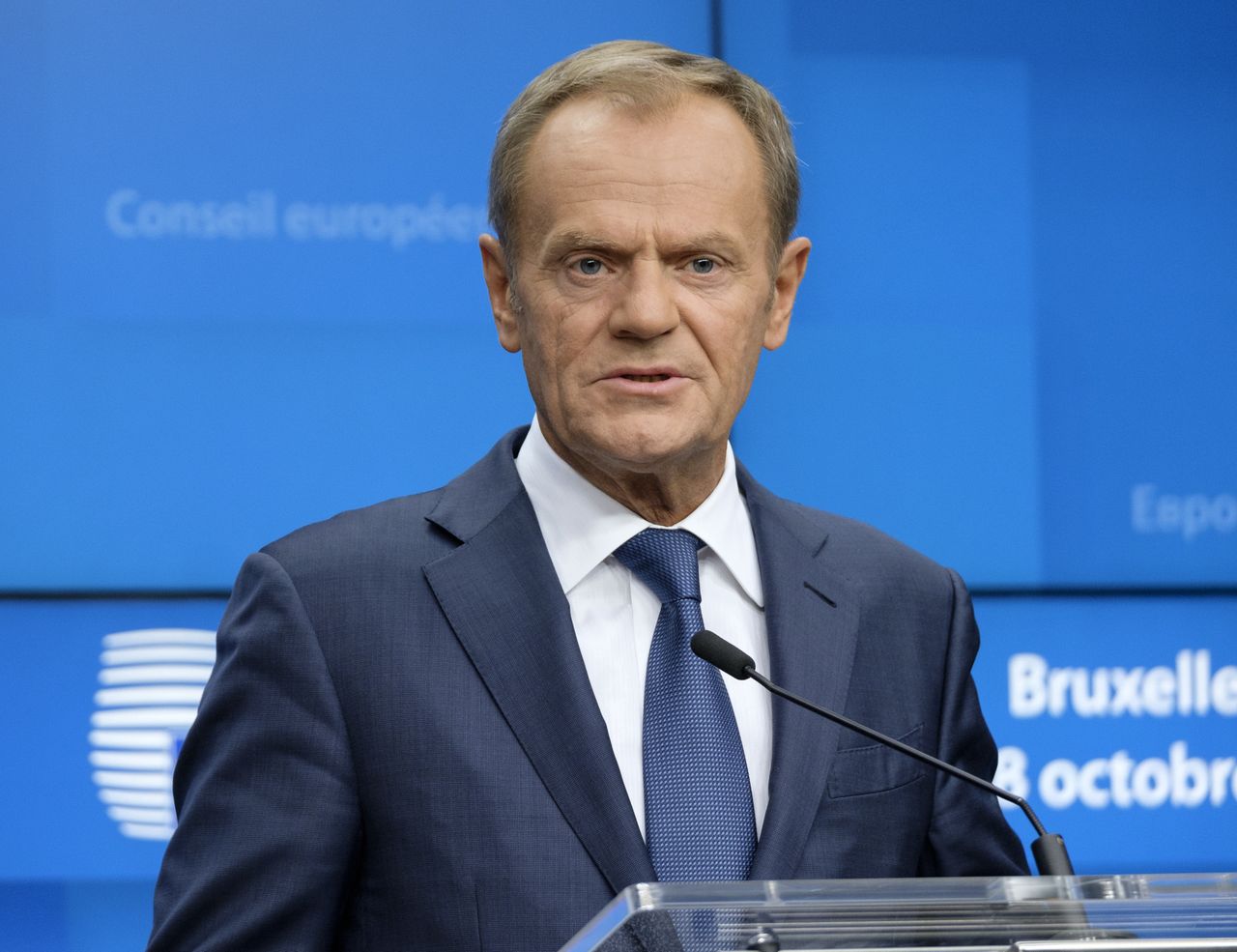 Nowe obostrzenia od 12 lutego. Donald Tusk o otwarciu kasyn: "Kłamią, czyli biorą"