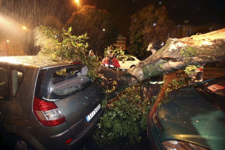 Burze nad Hiszpanią. Wiatr wieje nawet 190 km/h