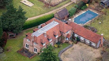 Ogromny penis na moim dachu? Niemożliwe! 1