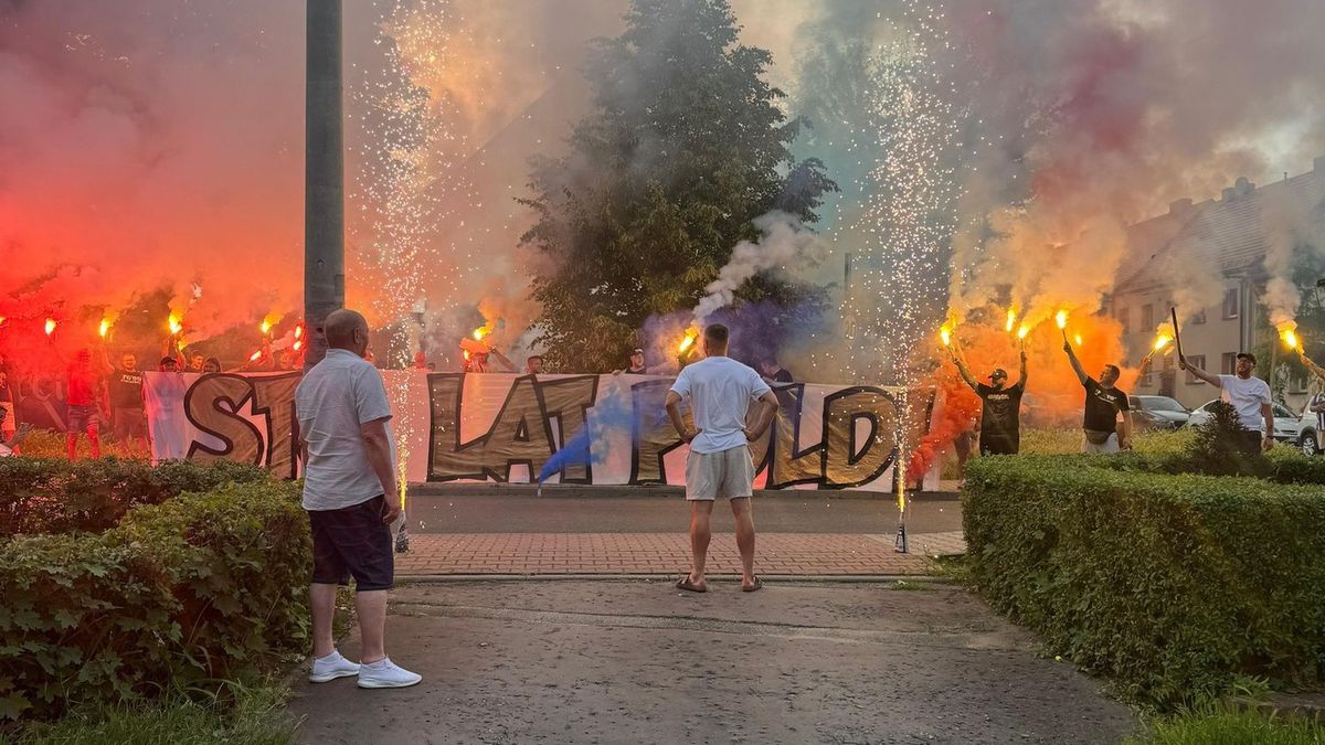 Twitter / Górnik Zabrze / Kibice Górnika świętują urodziny Podolskiego