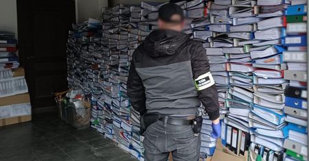 Fałszywe leki, fikcyjni lekarze i milionowe zyski. Międzynarodowa siatka rozbita przez służby