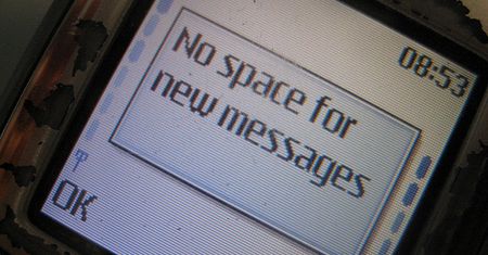 SMS-y popularniejsze niż Facebook i Google razem wzięte!
