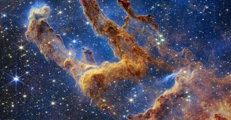Webb przeszedł sam siebie. Filary Stworzenia w podczerwieni wyglądają oszałamiająco. Kiedyś fotografował je Hubble