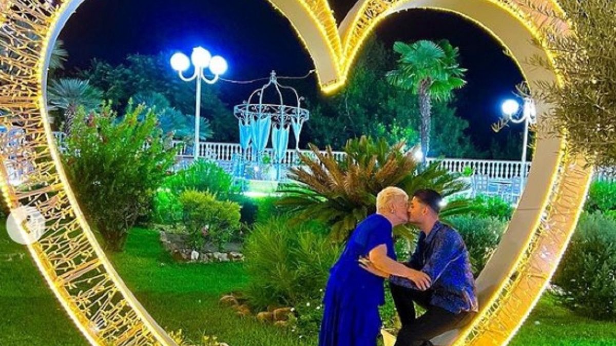 Pomimo ogromnej różnicy wieku tworzą szczęśliwy związek. 